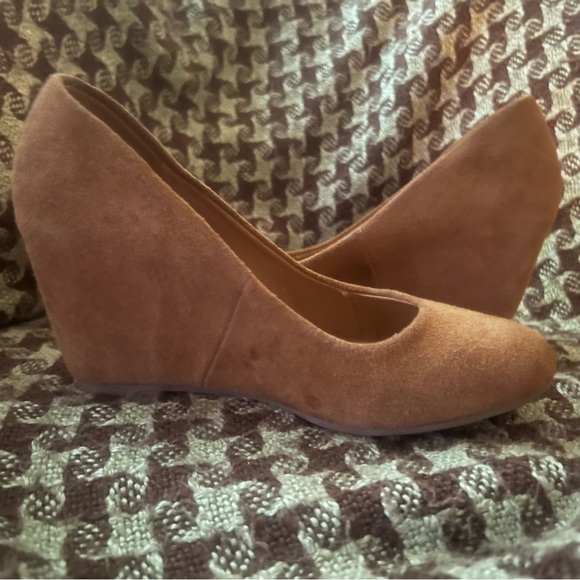 NWOB “Merona” tan-ish, brown-ish, rust color wedges - Picture 1 of 4